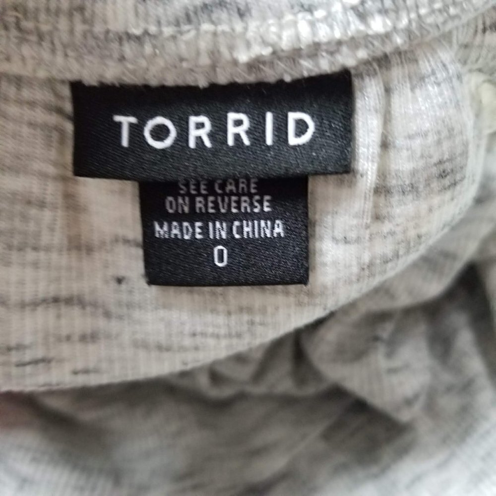 Torrid Off Shoulder Ruffle Ribbed Tee Size 0X - Picture 4 of 5